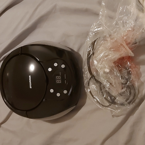 Sylvania portable boombox - Picture 2 of 2